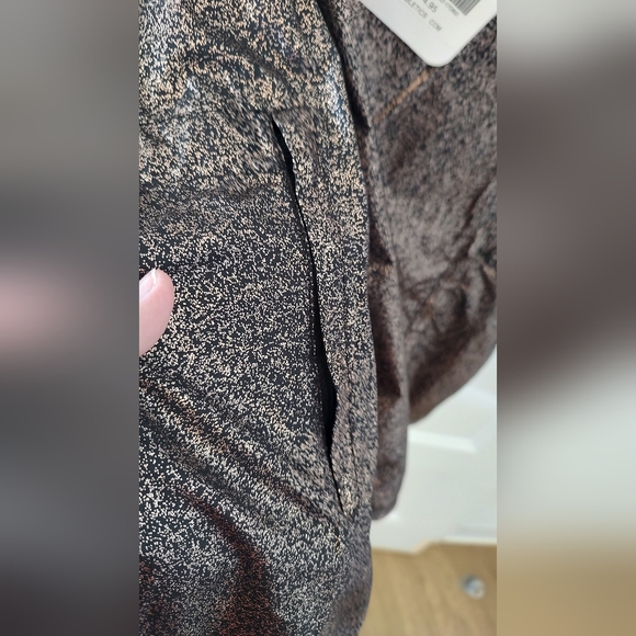 💫Host Pick 💫 Fabletics Liora Vest in Bronze & Black XL - Picture 4 of 6